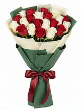 Букет Микс из красных и белых роз в Джалиле