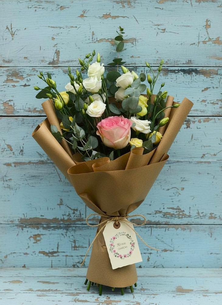 Букет цветов из: Розы и Лизиантусы в Джалиле