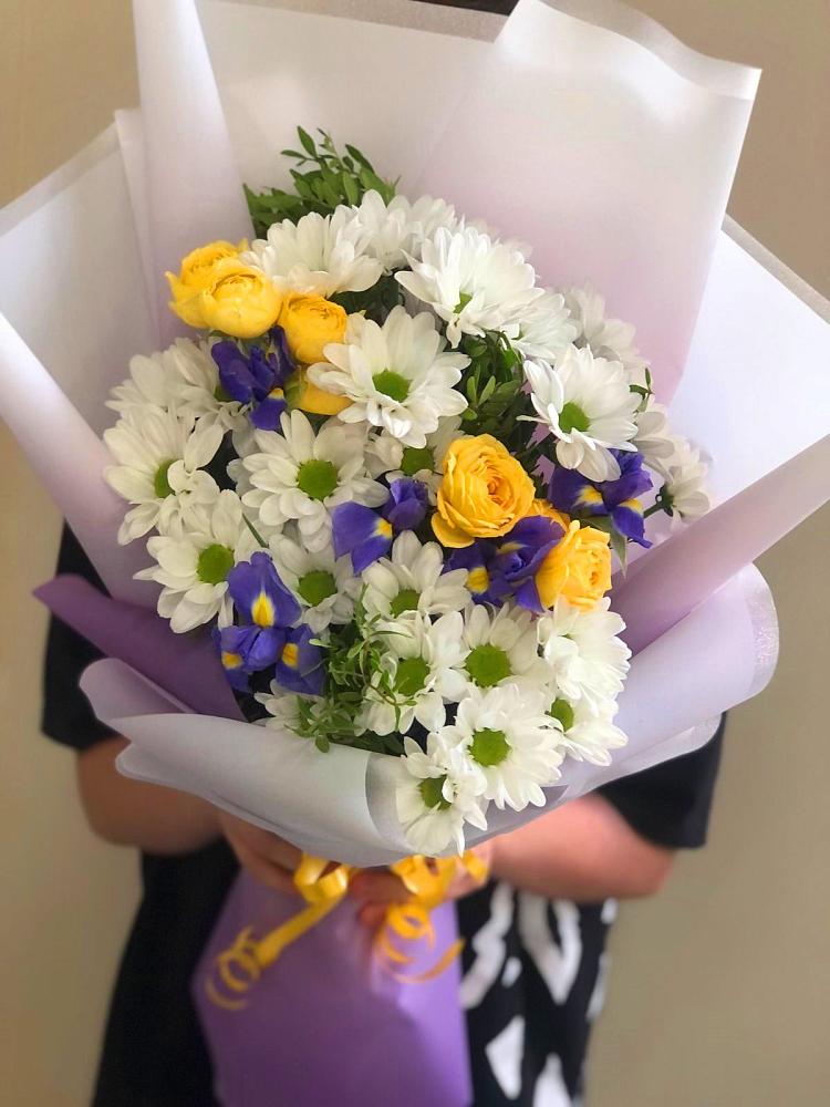 Букет цветов из: Ирисы, Хризантемы и Розы в Джалиле