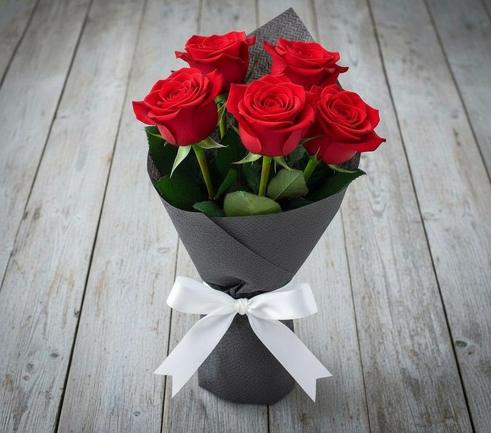 Букет 5 Красных роз Эдлесс Лав в Джалиле