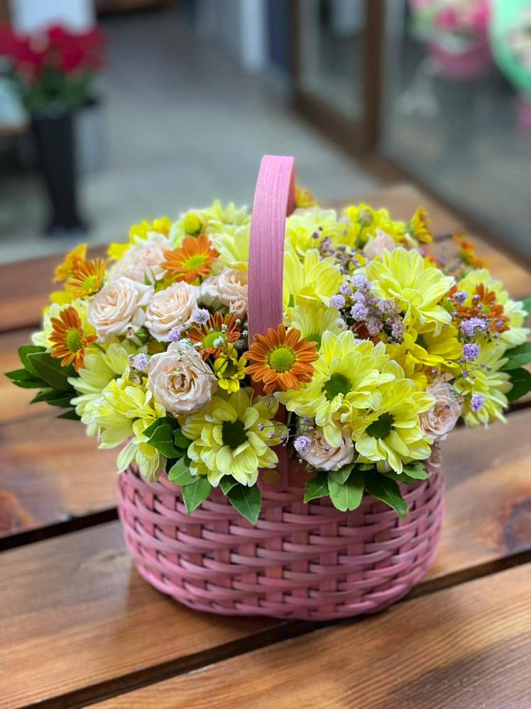 Цветочная композиция из Хризантемы и Розы в корзине в Джалиле